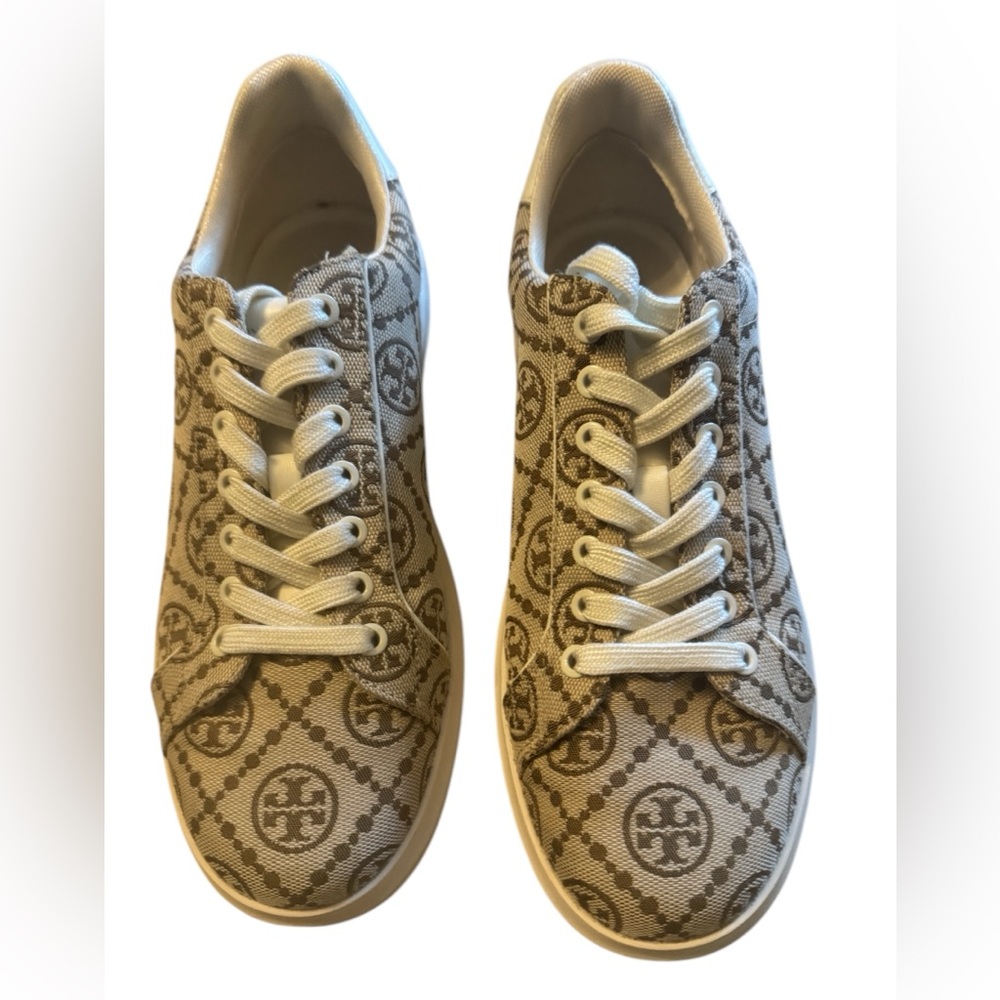 Tory Burch T-monogram lace-up sneakers, perfect for women size 7.5. - Picture 5 of 12